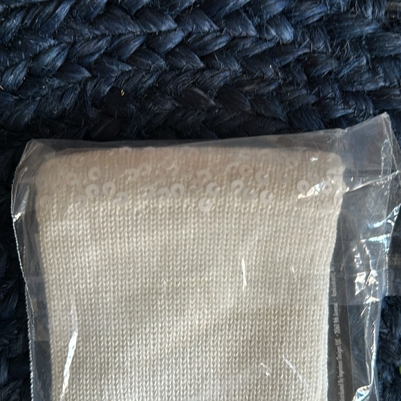 NWT - Iman Designer Winter White Global Chic  Knitted Gloves with Sequin Cuff XL - Picture 2 of 4